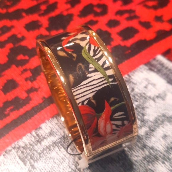 MULTI HOLIDAY BRACELET  NWT - Picture 2 of 8